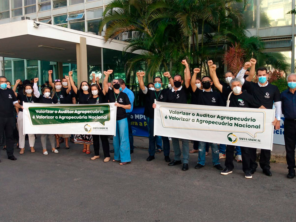 Auditores Fiscais Federais Agropecuários protestam em Ato Público